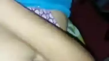 Indian chick records video for BF in which she acts like porn diva