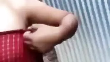 Slutty teen gal exposes perky Desi tits and cute twat in XXX clip