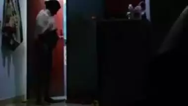 Naked Desi woman walks into apartment without knowing that XXX tenant films sex video