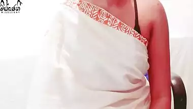 Sri Lankan In Office Lady With Tea Boy Sinhala Kunuharupaඔෆිස් Chair එකේ කැරි දාපු කොල්ල එක්ක හැමිනිලා