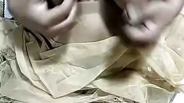 Indian Stepmom Call Pe Nangi Hoke Bade Boobs Dabati Hui. Indian Big Boobs Call Sex