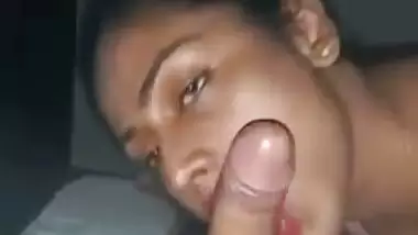 Sexy shemale’s heavenly blowjob in Indian gay porn