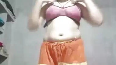 XXX adventures of lovely Dehati Desi takes off her sari and even bra