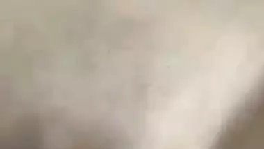 Guy fucks his 18-year-old GF’s pussy in Indian outdoor sex