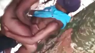 Village voyeur caught on mms video of Desi lovers caught fucking outdoor