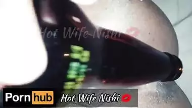 Sri Lankan Hot Wife having Fun by inserting a Beer bottle to her Pussy බියර් බෝතලෙන් ගත්තු සැපක්